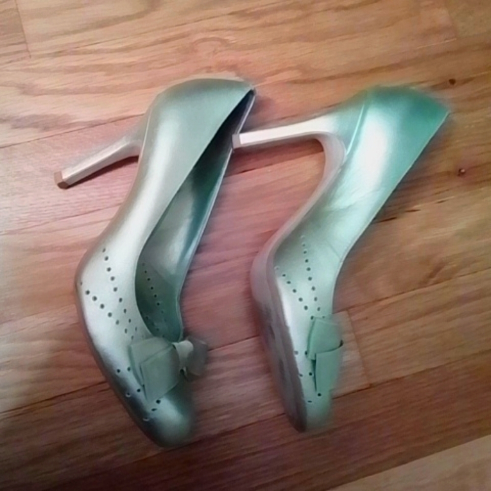 BCBGIRLS Heels - Picture 2 of 5